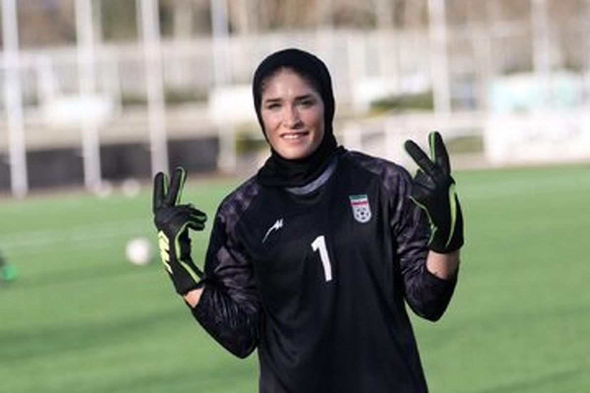 واکنش دروازهبان تیم ملی به حضور در پرسپولیس؛ استقلالیها شان خانوادهام را حفظ کنند!