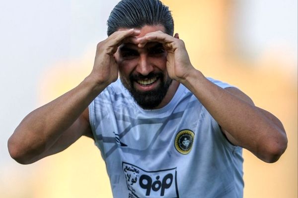 یک زن، مخالف پیوستن ستاره پیشین پرسپولیس به استقلال