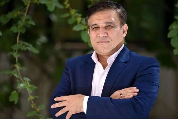 حمله روزنامه اصولگرا به علی تاجرنیا به خاطر استفاده از نام "تاج" برای تیم استقلال

