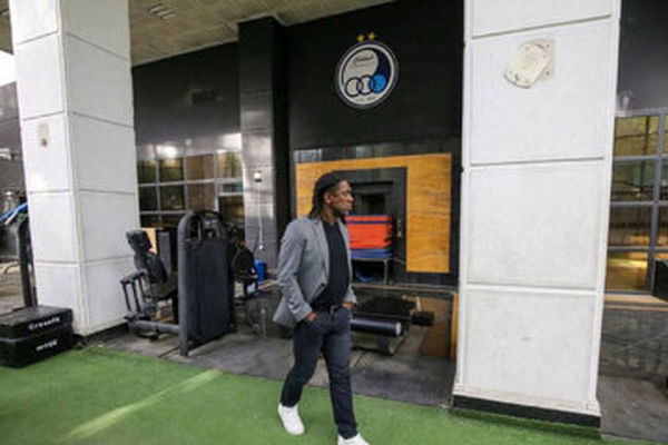 سیدورف و همسر ایرانی‌اش در قلعه‌حسن‌خان