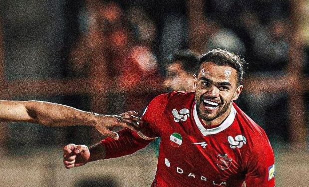پرسپولیس برد و صدرنشین شد