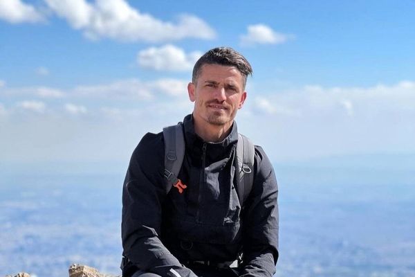 ستاره پرسپولیس در کافه وریا/ عکس 