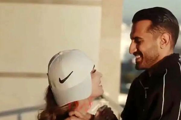 ویدیوی جنجالی و عاشقانه سعید کریمی و همسرش در ورزشگاه خالی