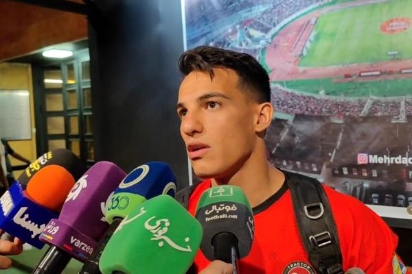 چرخش و شوت زیبا؛ گل اول تراکتور به پرسپولیس توسط امیرحسین حسین‌زاده در دقیقه 89