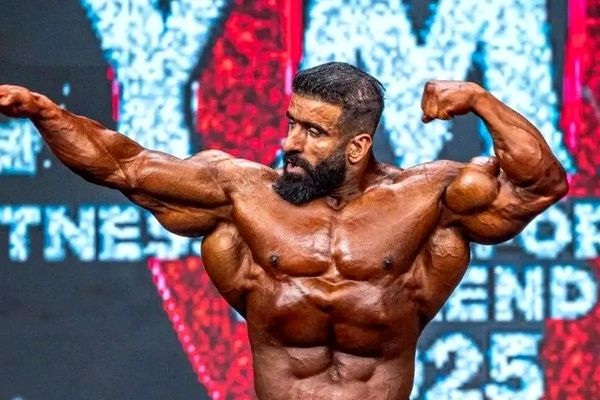 نمایش «اخلاق ایرانی» روی سکوی مسترالمپیا