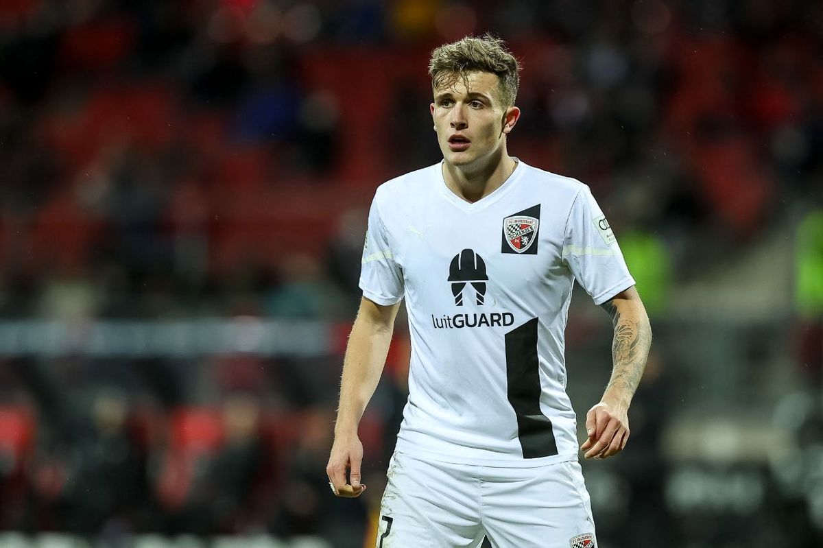 رونمایی از اولین دورگه تیم ملی؛ قلعه نویی: قرار است پدر دنیس اکرت برای مذاکره به ایران بیاید/ مهاجم آلمانی جای طارمی را می گیرد؟