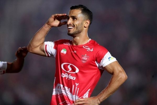 گل زیبای پرسپولیس به فجر سپاسی در دقیقه ۴+۹۰