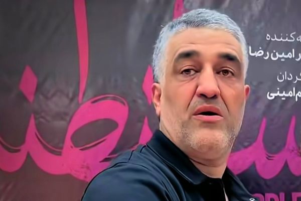 پژمان جمشیدی سکوتش را شکست/ مصاحبه ای که شاکی و مادرش انجام داده اند به دانه های خاک مادرم قسم که ساختگی و کذب است