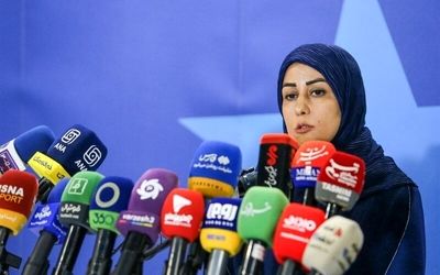 خانم سخنگو از خجالت آذری‌جهرمی درآمد: امیدوارم از شیرموز خوردن لذت ببرد