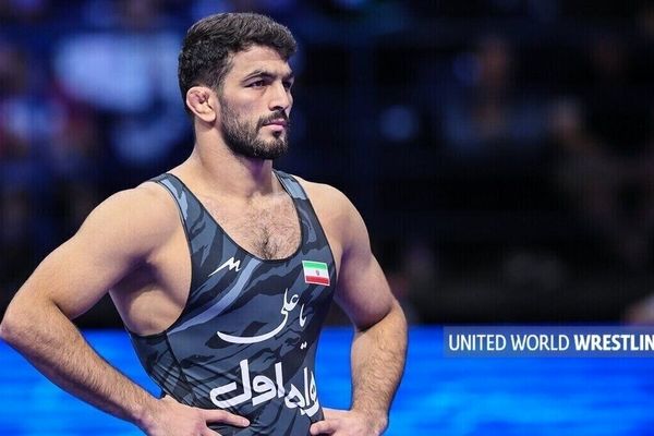رونمایی از چهره همسر محجبه حسن یزدانی / سفر عاشقانه آقای کشتی گیر به مشهد مقدس