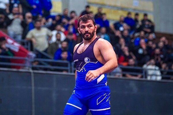 لایک عجیب حسن یزدانی در اینستاگرام!