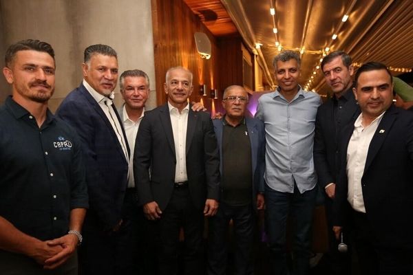 دورهمی علی دایی با فردوسی‌پور، کریم باقری و خاکپور/ عکس 