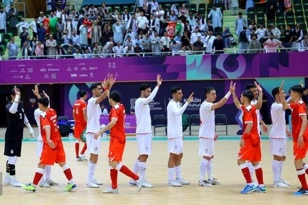 اشتباه تلویزیون تاجیکستان در نمایش پرچم ایران!/ عکس 