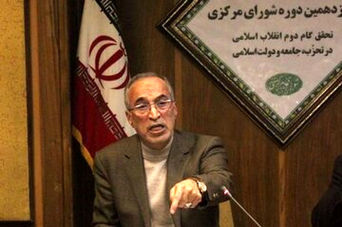 واعظ آشتیانی: برای برون رفت از وضعیت فعلی فوتبال باید پوست اندازی شود
