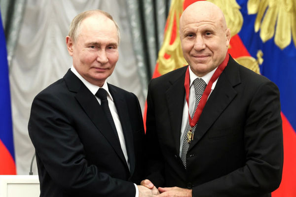 مامیاشویلی: عکس شهدا برای بازدید کنندگان از فدراسیون کشتی خاطره‌ساز است