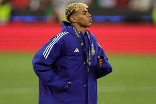 ببینید/ یامال رونالدو را مسخره کرد!