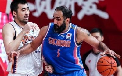 حامد حدادی: با افتخار پیراهن آبی استقلال را می‌پوشم