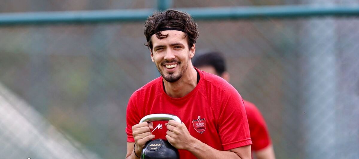 ضربه آزاد تماشایی و شادی در آغوش باقری/ گل اول پرسپولیس به تراکتور توسط مارکو باکیچ در دقیقه 90+7