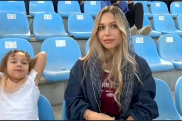 ببینید/ همسر منیر الحدادی، مدل اسپانیایی در استادیوم شهر قدس