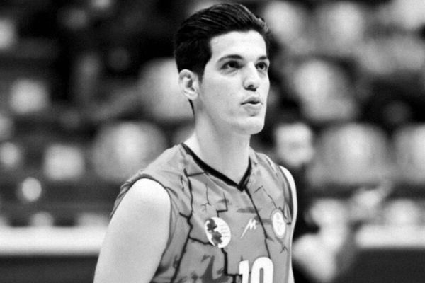 ببینید/تصاویر دردناک از پیکر صابر کاظمی در خانه پدری | ناله های مادر بر بالین پسر: پهلوان اوغلوم... 